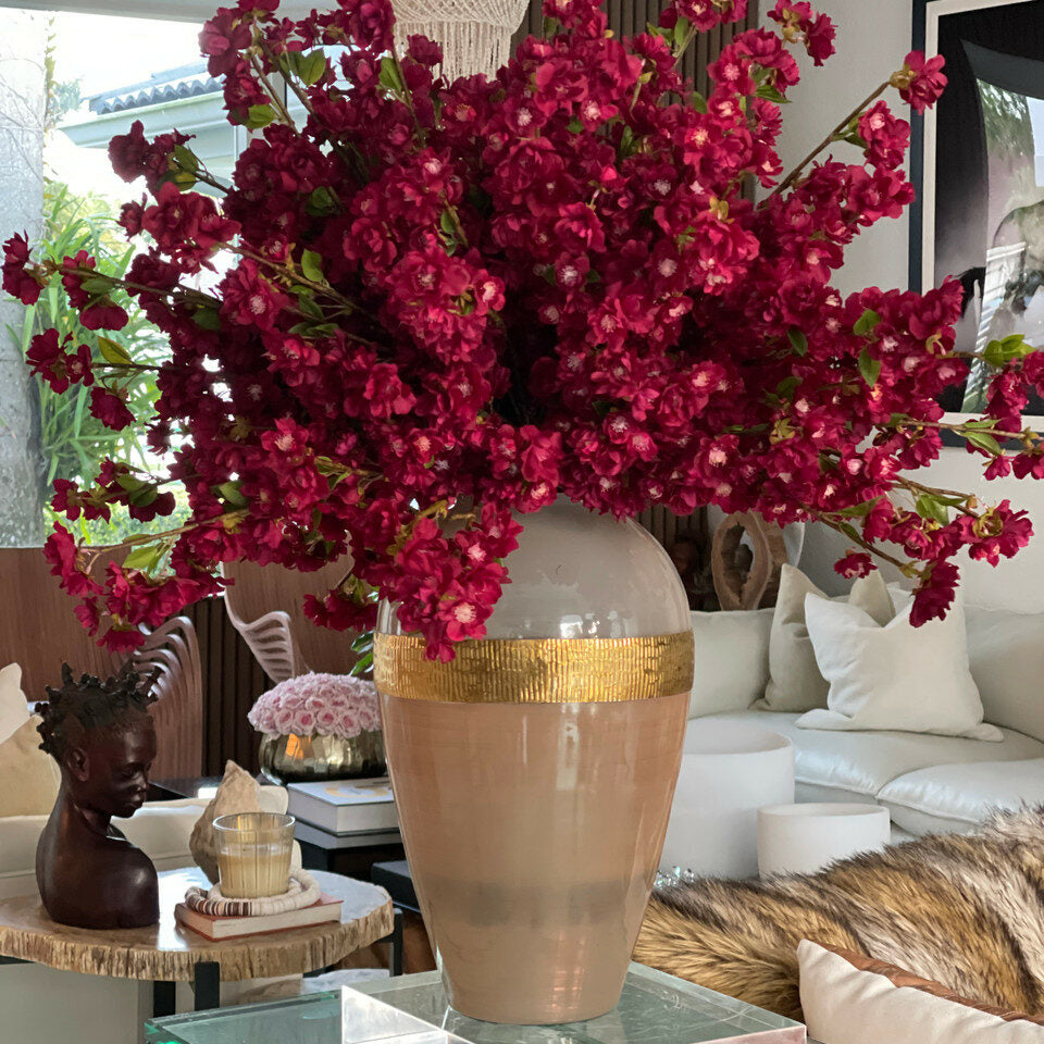Vase Déesse avec Fleurs de Cerisier Bordeaux