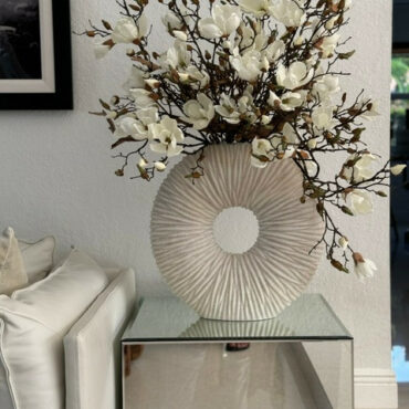 Vase Eternity grand avec magnolias et bois flottant