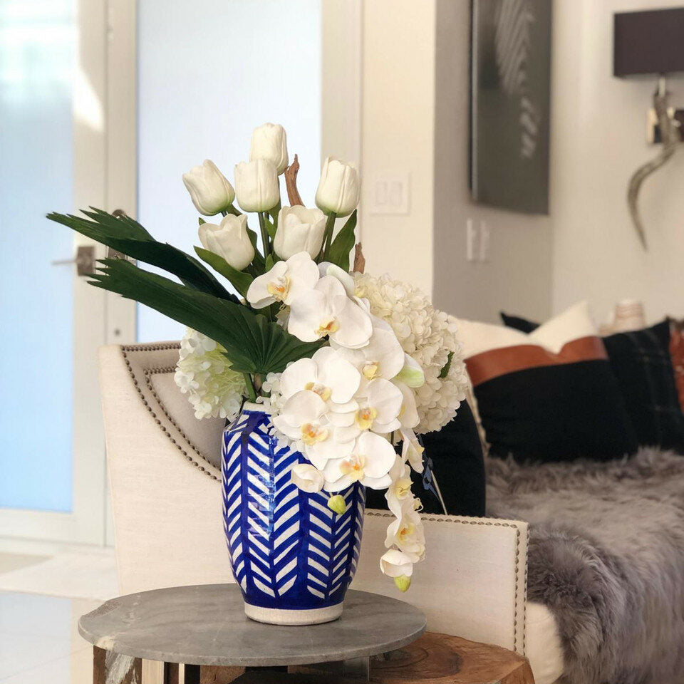Vase Inca Rayé avec Bouquet Mixte