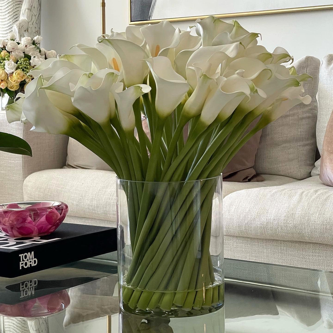 Lys Calla dans un Cylindre en Verre de 10″