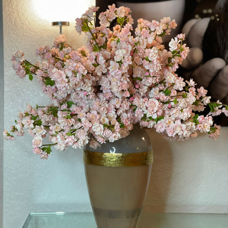 Vase Déesse avec Fleurs de Cerisier Roses