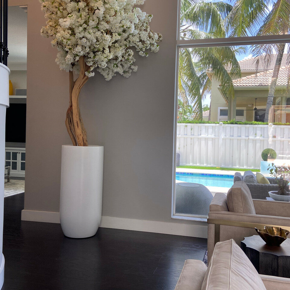 Vase St. Tropez Beige Mat avec Arbre de Cerisier Blanc