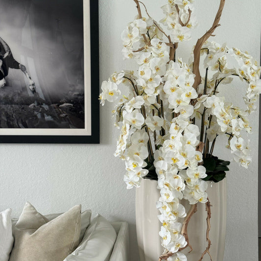 Vase San Jose Beige Sable avec Orchidées Blanches en Cascade