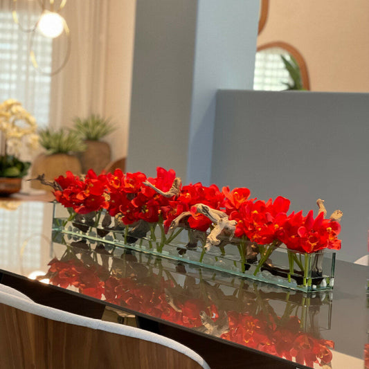 Vase en verre Casa Moderna avec cymbidiums rouges