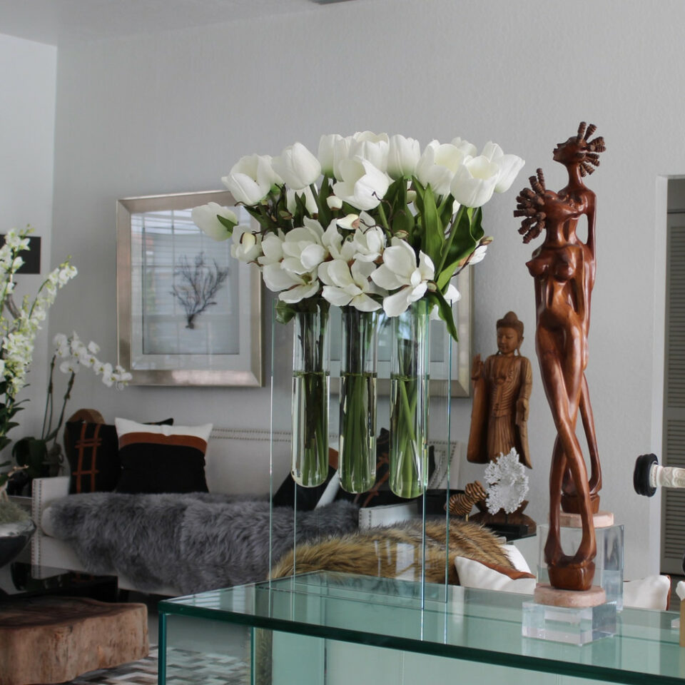 Vase Triple avec Tulipes Blanches