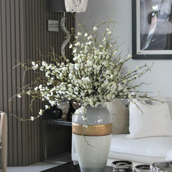 Vase Déesse avec Branches de Fleurs de Cerisier