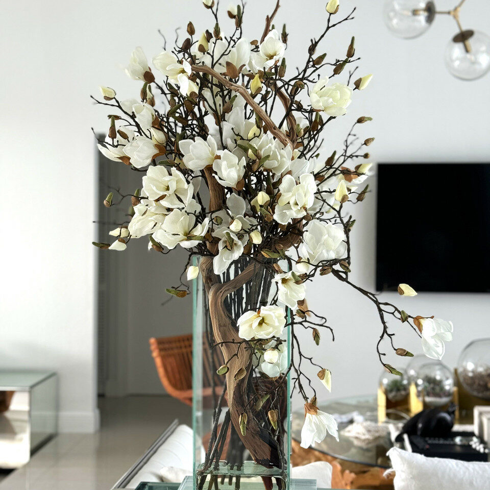 Vase Magnolias Blanches en Maison Moderne Haute de 20″